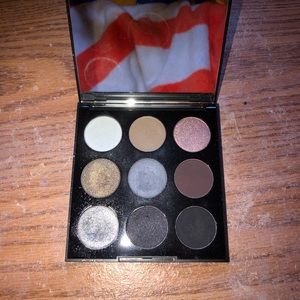 Eyeshadow palette